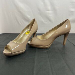 Bandolino beige peep-toe patent pumps size 9 - barely worn